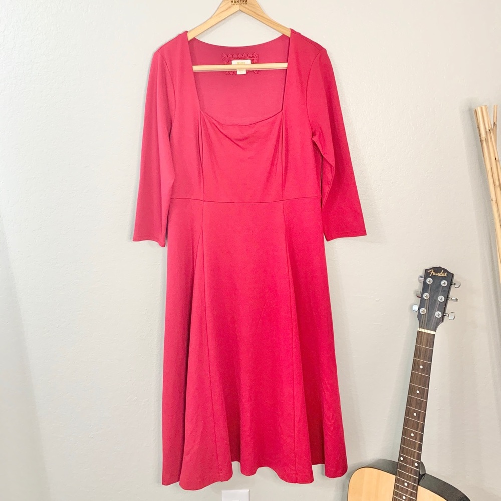 Maeve | Straight Neck 3/4 Sleeve Long Red Dress